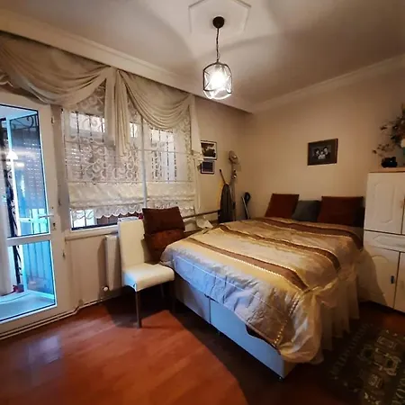 100 Meters To Sea, Ground Floor