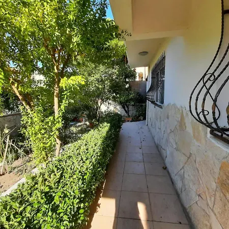 100 Meters To Sea, Ground Floor דירה *