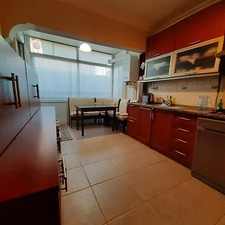 100 Meters To Sea, Ground Floor דירה Narlidere